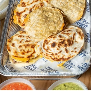 25 Quesadillas Asada